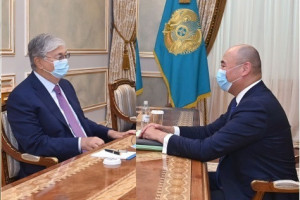 Глава государства принял председателя Правления АО «Национальный управляющий холдинг «Байтерек» Каната Шарлапаева