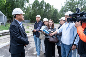 哈萨克斯坦出口信贷机构如何支持各地区的企业？