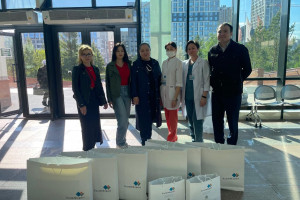 Коллектив экспортно-кредитного агенства Казахстана поздравил в международный день защиты детей детское отделение онкологии медицинского центра в г.Астана