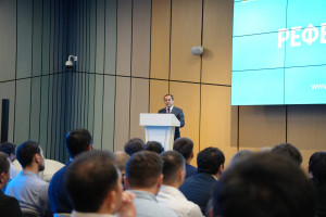 在哈萨克斯坦出口信用机构讨论新宪法草案